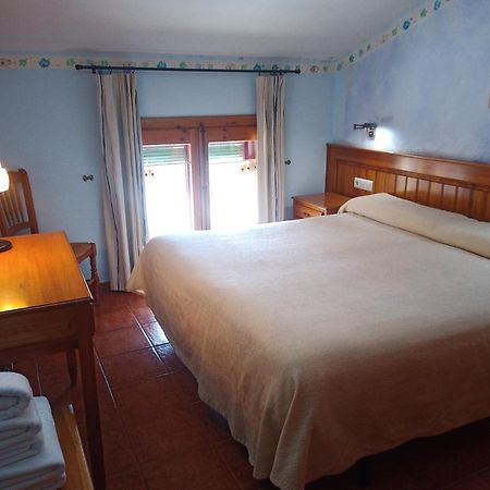 Hotel La Botiga Прадес Екстериор снимка