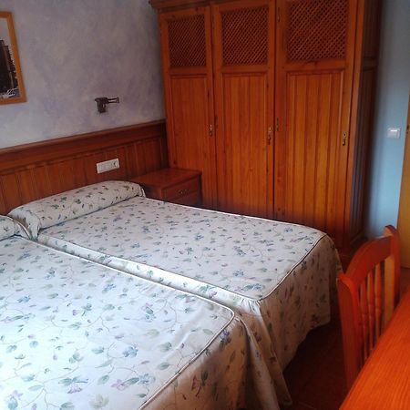 Hotel La Botiga Прадес Стая снимка