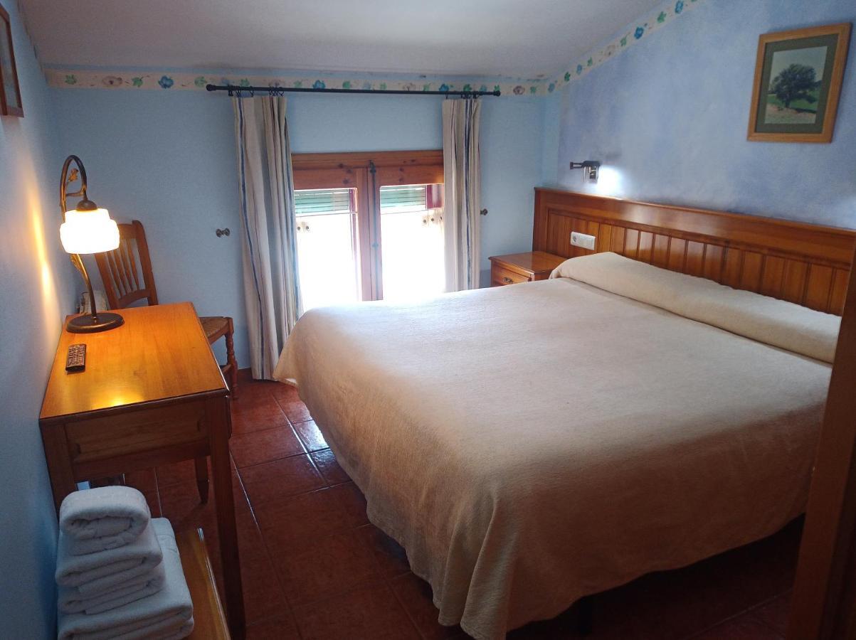 Hotel La Botiga Прадес Екстериор снимка