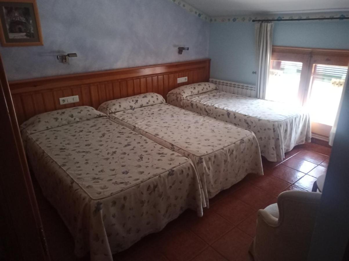 Hotel La Botiga Прадес Екстериор снимка