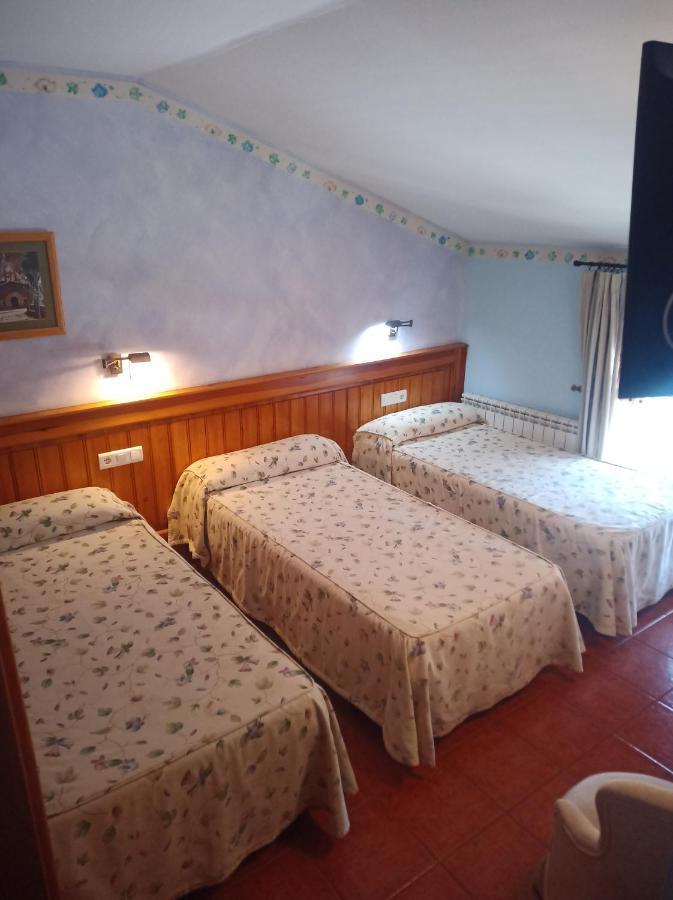 Hotel La Botiga Прадес Екстериор снимка