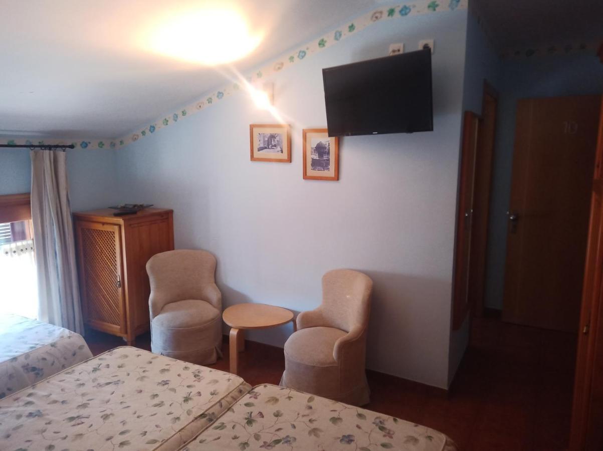 Hotel La Botiga Прадес Екстериор снимка