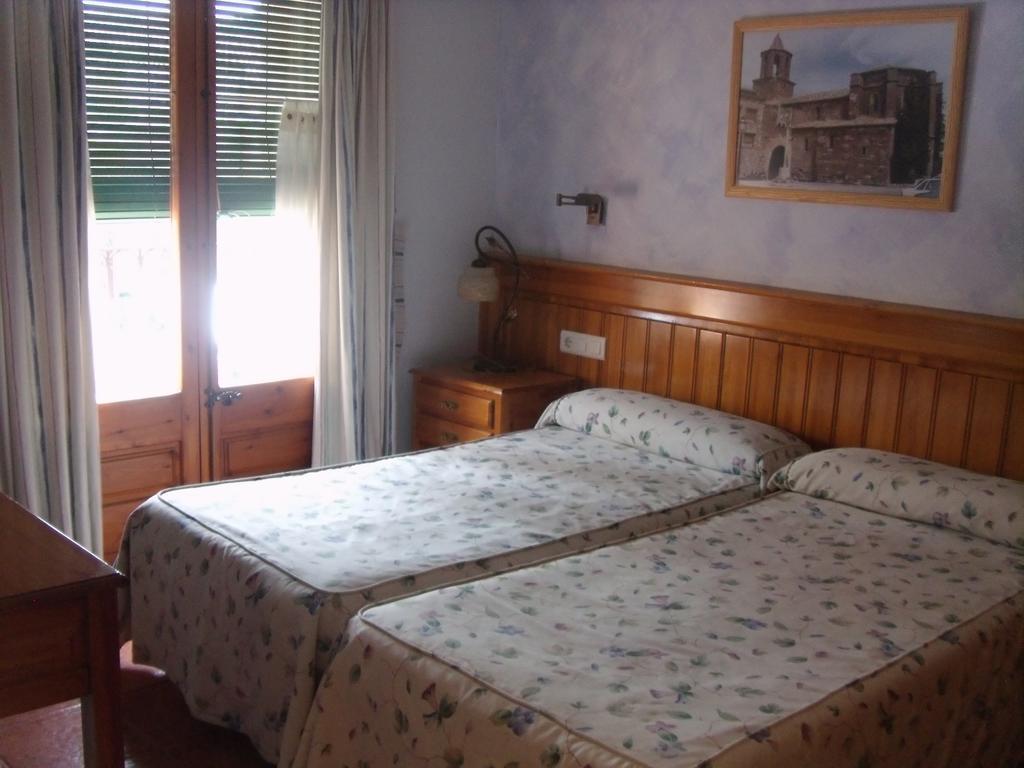Hotel La Botiga Прадес Екстериор снимка