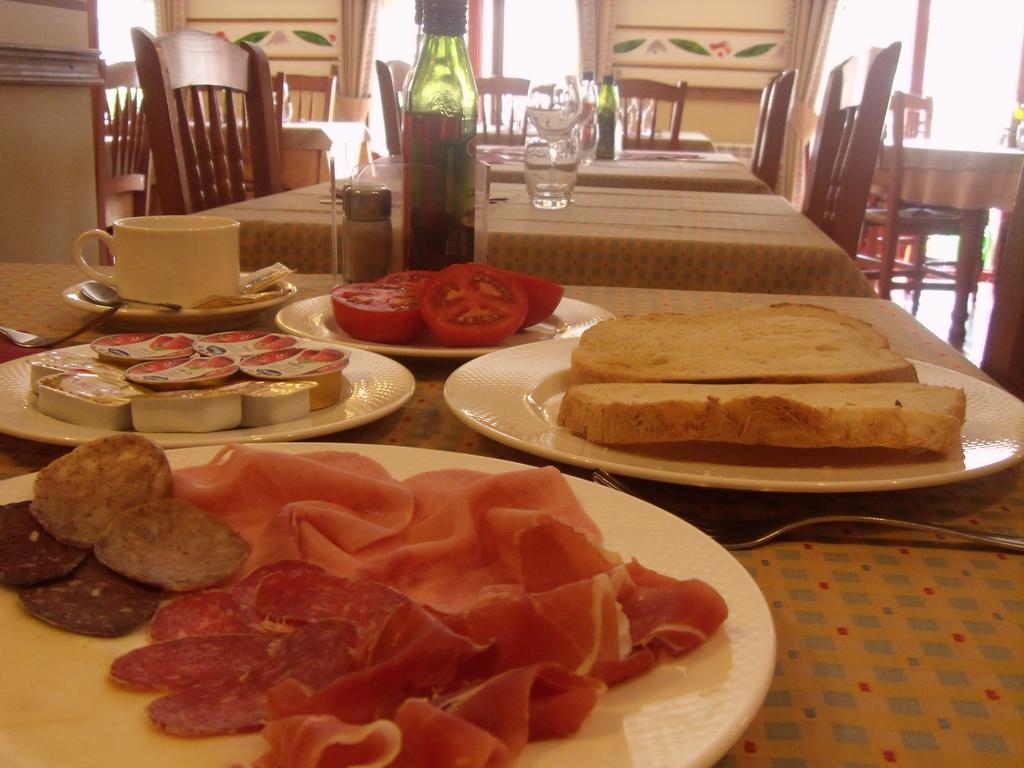 Hotel La Botiga Прадес Екстериор снимка