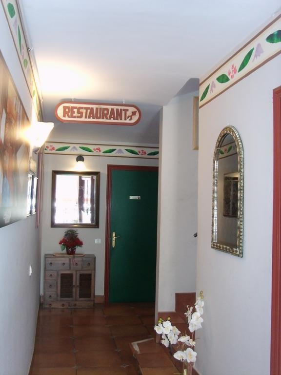 Hotel La Botiga Прадес Екстериор снимка
